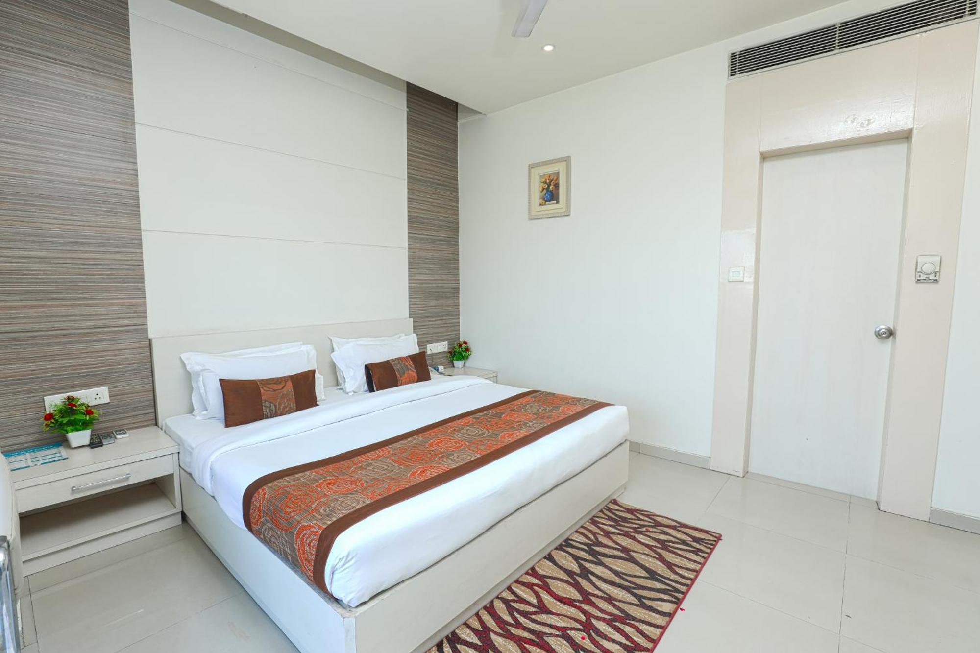Hotel Le Castle Rudrapur Exterior foto